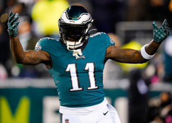 CeeDee Lamb vs AJ Brown Stats:  Which Receiver is the Better? The Numbers Talk!