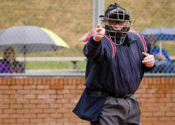 How much does a MLB umpire make? (Heres the average salary range for baseball game officials!)