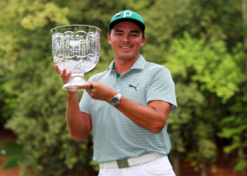 Rickie Fowlers Parents:cheer on their champion son.