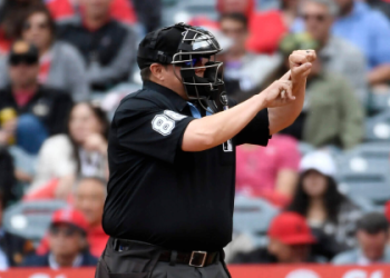 Thinking of Becoming an Umpire? How much does MLB umpires make?