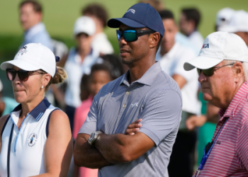 How much does Tiger Woods bench? Learn about his training regimen.