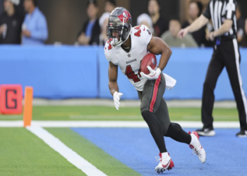 Meet the current oldest player in college football: Discover his team and background info.