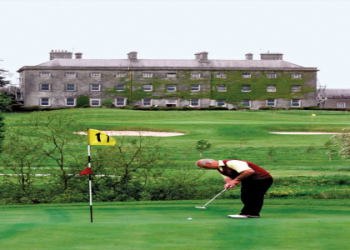 Top-rated bad weather golfers: Conquer any condition on the course!