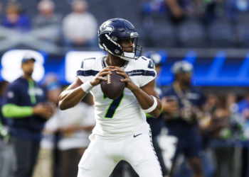 Fantasy Football choice: Daniel Jones or Geno Smith? Who should you confidently start on your team this week?