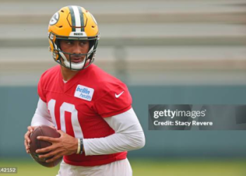 Where can you find the best Jordan Love family photos? Check out these heartwarming moments online.