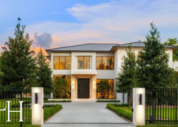 Whats the cost of J.B. Holmes pool? Quick look inside.