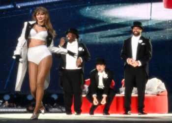 Back together: Taylor Swift and Travis Kelce have reunited in Rhode Island. See the pictures from their trip.